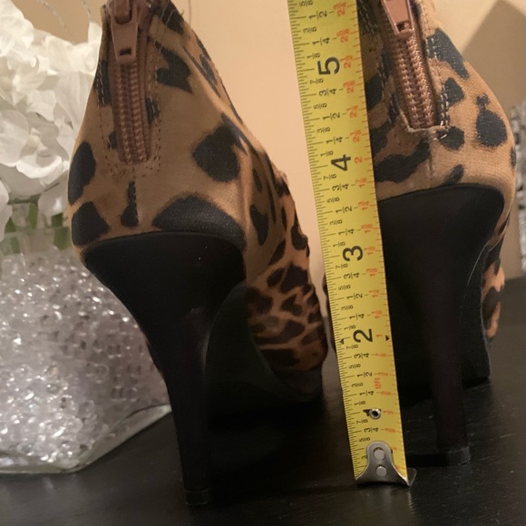 Woman’s Peep toe heels - Picture 4 of 6